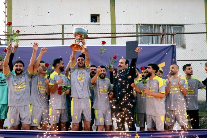 گزارش تصویری از اهدای جام قهرمانی به کشاورز چوبر شفت